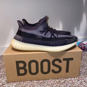 Yeezy 350 V2 Carbon/Asriel